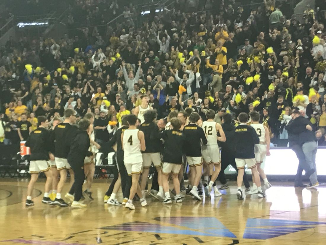 Mitchell Kernels win South Dakota Class AA boys basketball championship