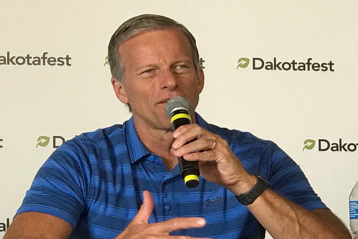 Senate Majority Leader John Thune, R-S.D., discusses Venezuela and federal law enforcement during a Fox News interview.