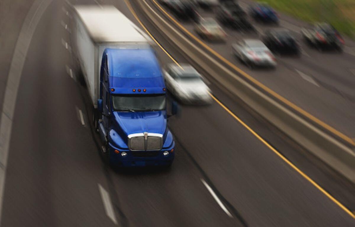 South Dakota Move Over law updated traffic safety law highway safety South Dakota new Move Over law July 1 amber yellow blue flashing lights roadside worker protection motorist safety regulations South Dakota transportation laws vehicle safety laws 2025 expanded Move Over rules