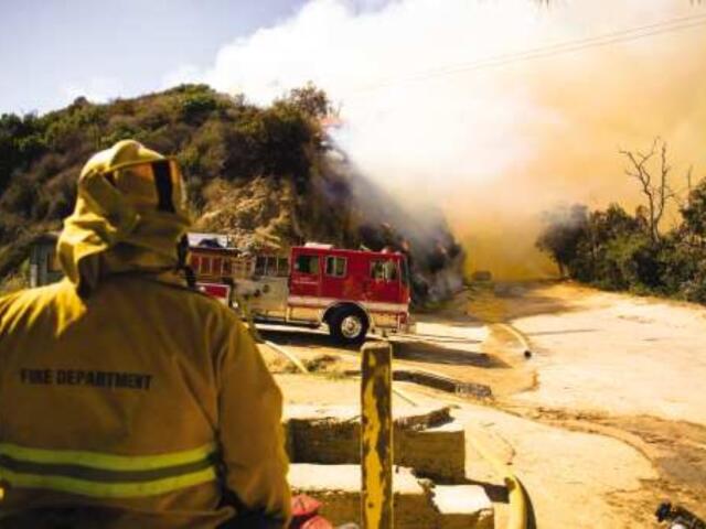 Dakota Nature Park prescribed burn Brookings South Dakota fire management Wildfire prevention South Dakota Controlled burn Dakota Nature Park Prairie restoration South Dakota Brookings city parks news Prescribed fire safety Native prairie growth South Dakota South Dakota environmental management Brookings community fire prevention