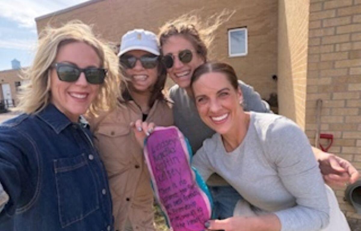 High School Friends who unearthed a time capsule from 2005